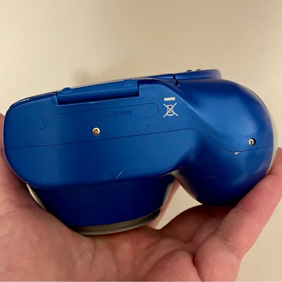 Polaroid 300 Camera - Picture 3 of 4